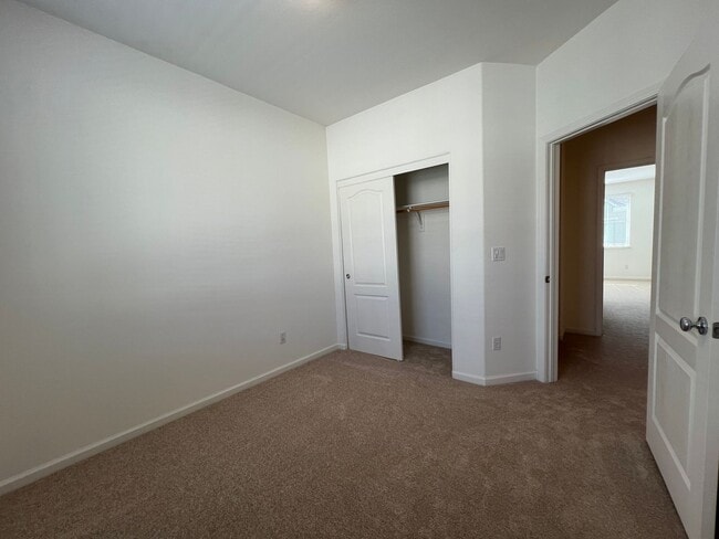 Building Photo - Beautiful Contemporary 3BR/3BA Tri Level Townhouse in the Berryessa Area