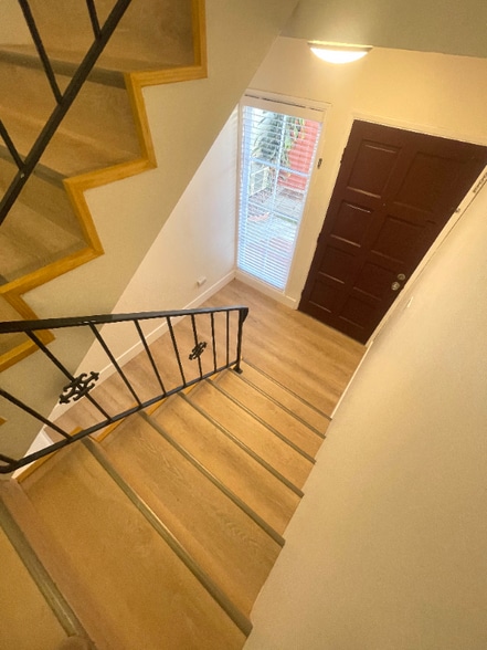 Building Photo - 563 S Fashion Park St