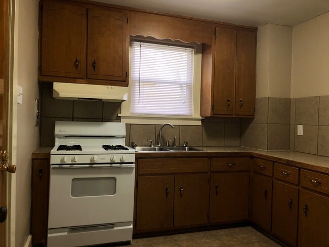 Building Photo - 3406 Robinwood Dr