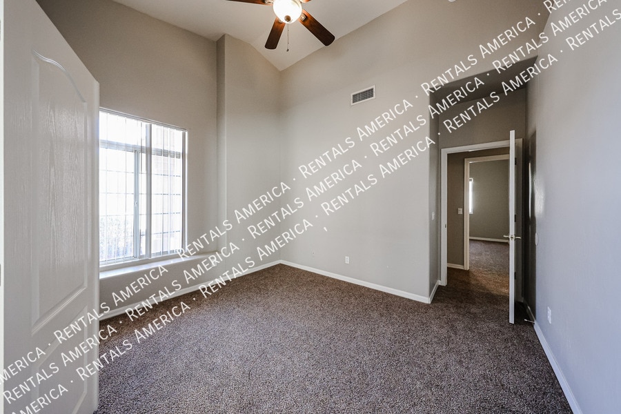 Building Photo - 13874 W Wilshire Dr