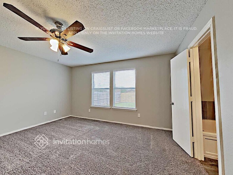 Building Photo - 2440 Rolling Ridge Dr