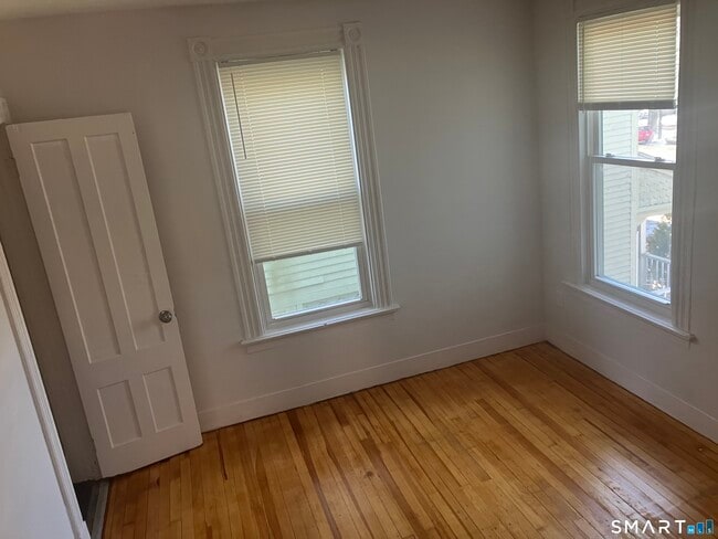 Building Photo - 473 Howard Ave