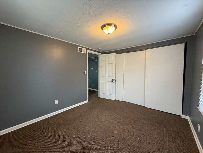 Building Photo - 535 15th Ave