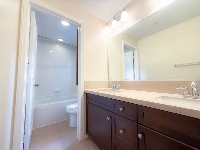 Building Photo - 10816 Lotus Dr