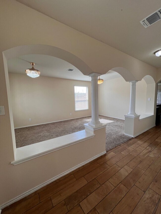 Building Photo - Spacious 5-Bedroom Harker Heights Home with 3 Living Areas & 3-Car Garage