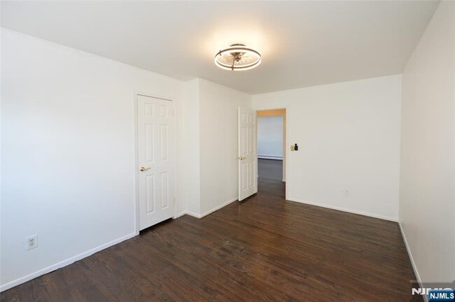 Building Photo - 52 Elizabeth St