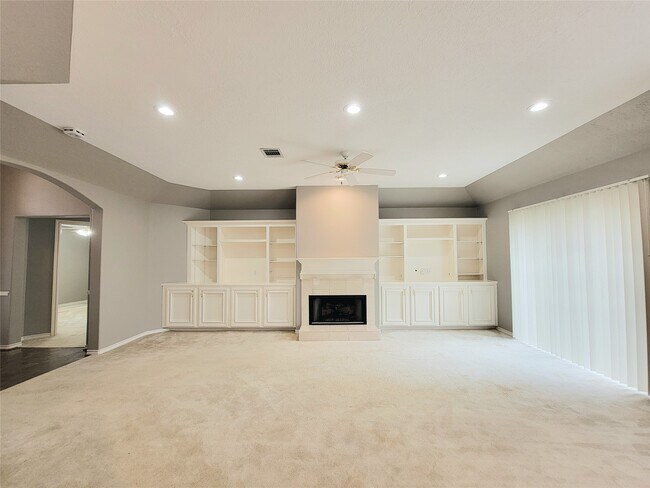 Building Photo - 309 Rolling Hills Dr W