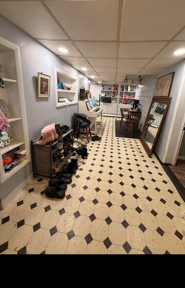 Building Photo - 100 College St