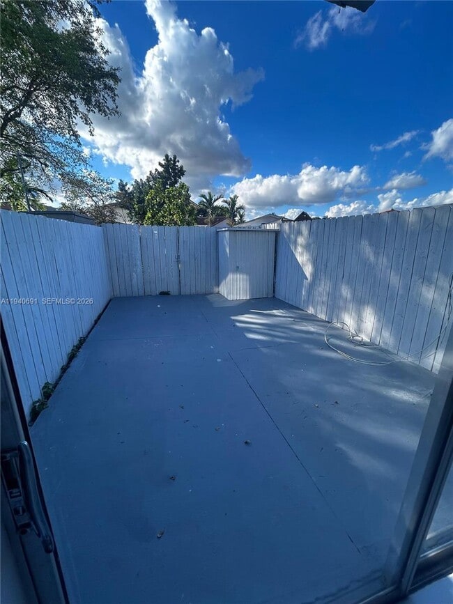 Building Photo - 3820 W 9th Way