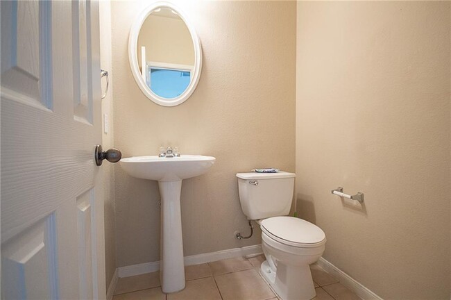 Building Photo - 9215 Pioneer Forest Dr