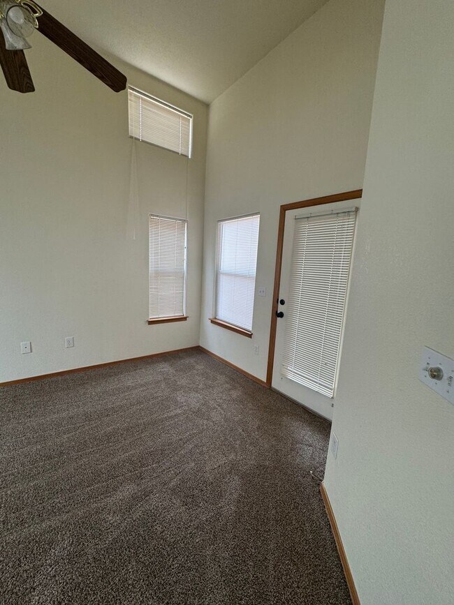 Building Photo - 2224 Santa Ana