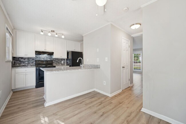 Building Photo - 16 Hayti Ln
