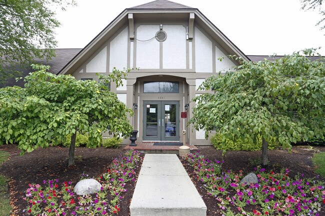 Bavarian Village Apartments Indianapolis In Apartment Finder