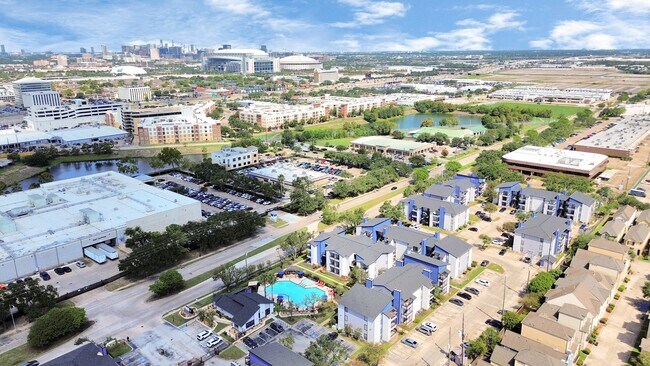 Building Photo - 2701 W Bellfort Ave