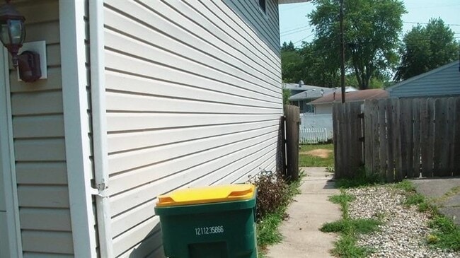 Building Photo - 6735 Van Buren Pl