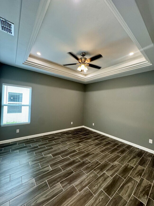 Building Photo - 3000 W Driftwood St