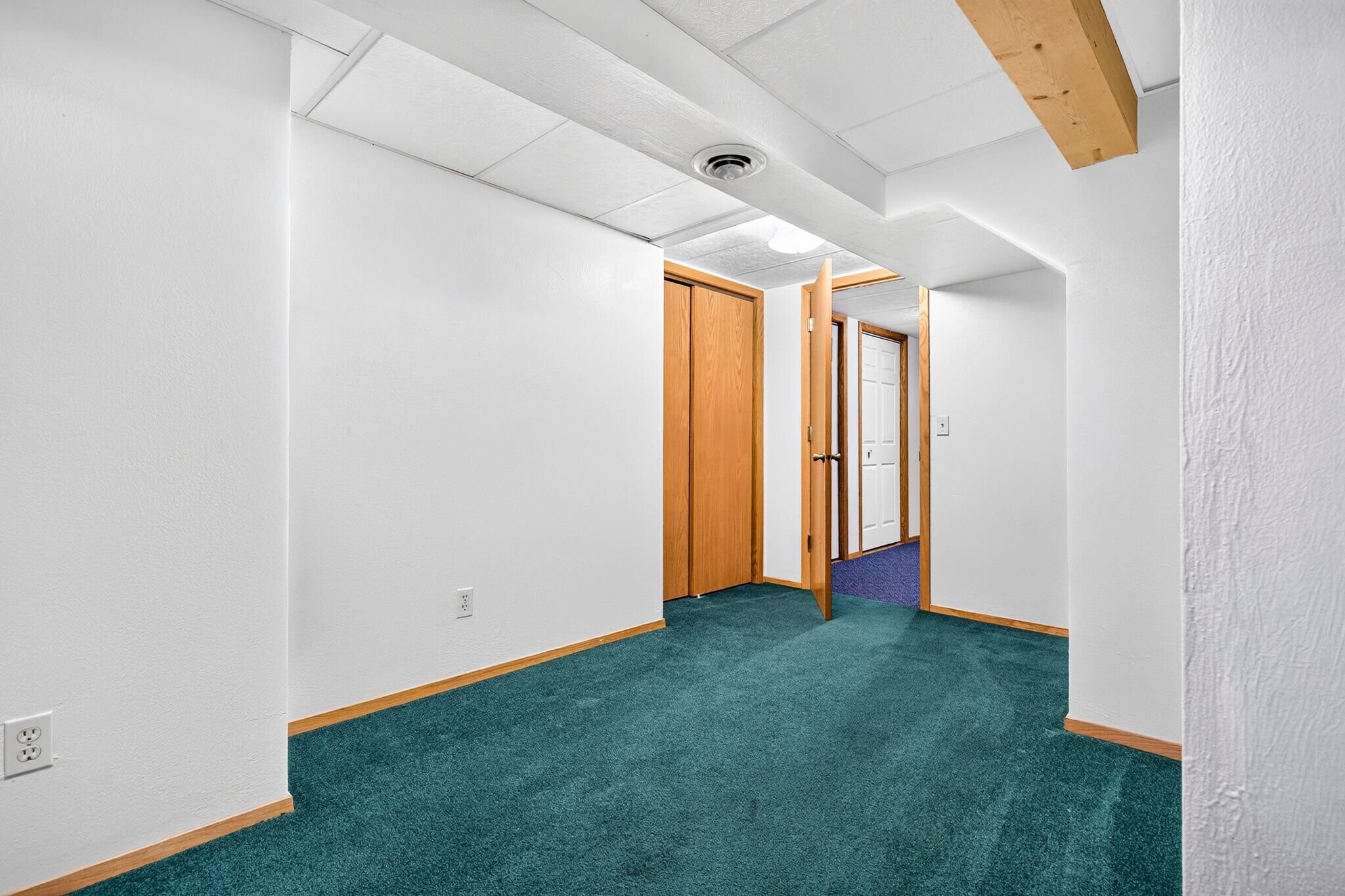 Building Photo - 3033 W Hiawatha Dr