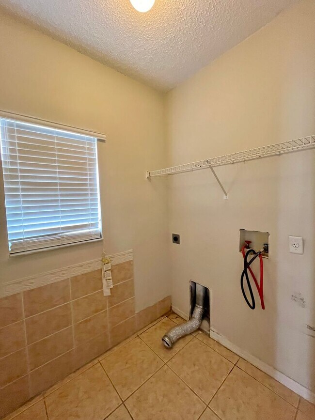 Building Photo - Beautiful 4 Bedroom Home in Maple Chase – Cypress Woods, Poinciana, FL