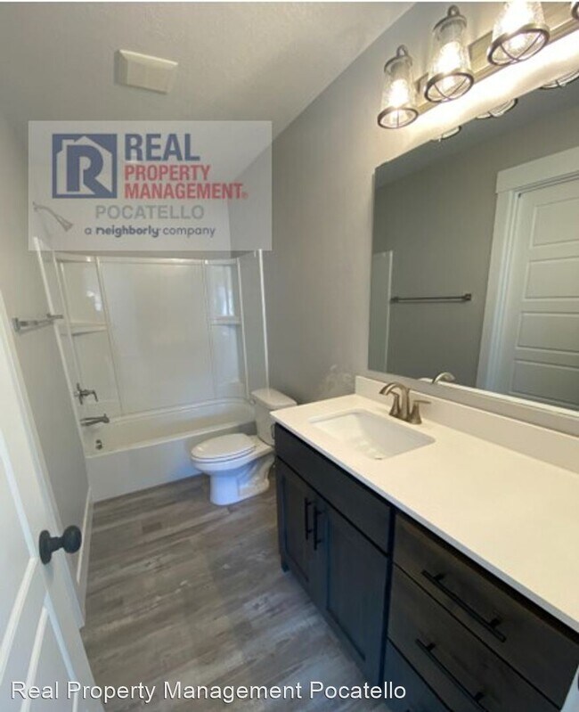 Building Photo - 3 br, 2.5 bath House - 169 Park Lawn #8