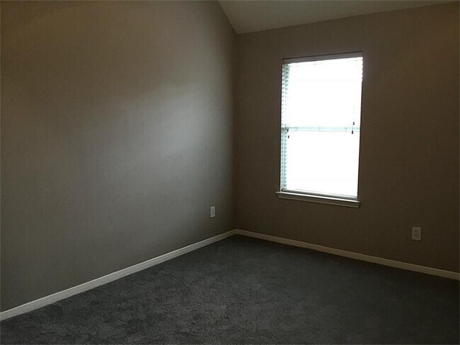 Building Photo - 22931 Palm Trail Dr