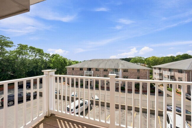 Building Photo - 20 Kenmar Dr