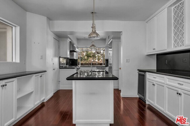 Building Photo - 325 S El Camino Dr