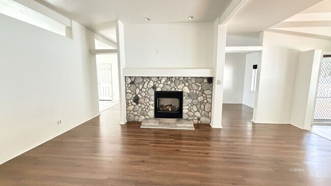 Building Photo - 25001 Rim Rock Rd