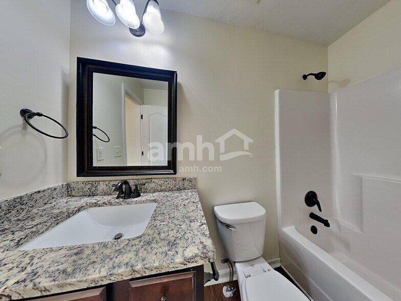 Building Photo - 210 Pebblefield Trce