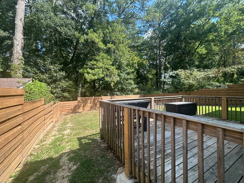 Building Photo - 569 Woods Dr NW