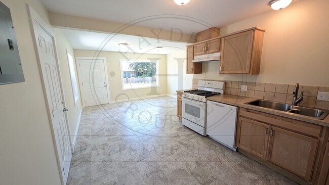 Building Photo - 2 bedroom 1 bath single level home
