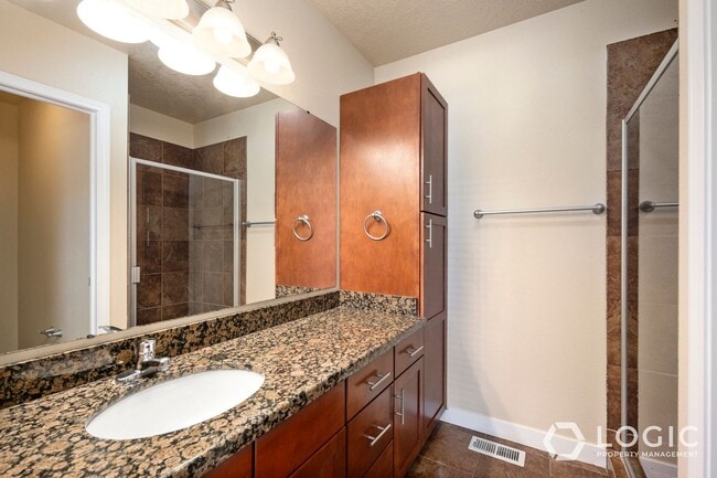 Building Photo - Grand Unit in Salt Lake City!