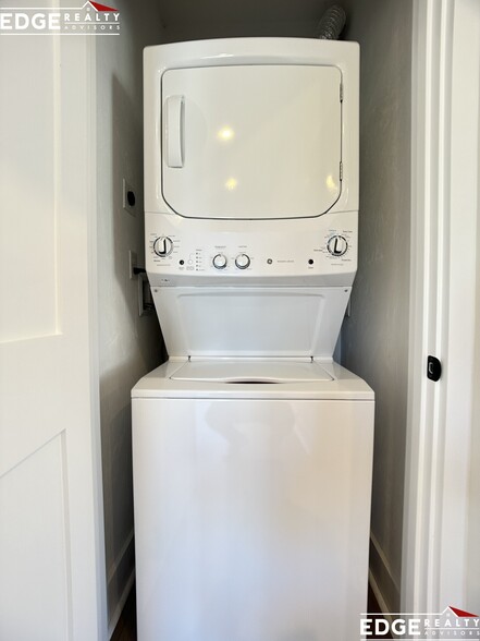 Building Photo - 9 Newton St