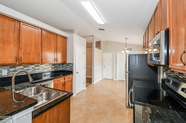 Building Photo - 4804 Ducheneau Dr