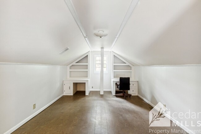 Building Photo - Updated 2 Bedroom Home with Additional Upstairs Loft just South of Kellogg