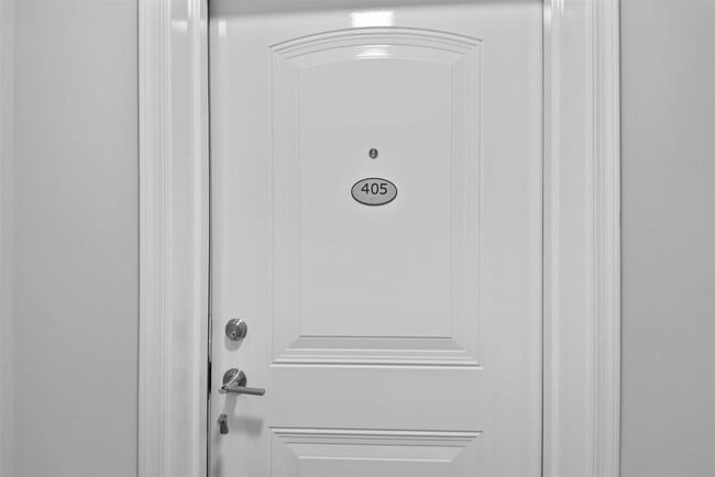 Building Photo - 311-315-315 West Side Ave