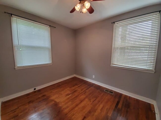 Building Photo - Prime East Nashville Living!