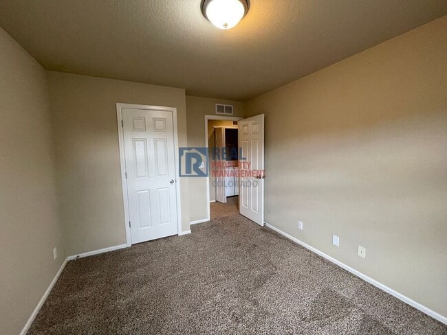 Building Photo - 2608 Stonecrop Ridge Grove