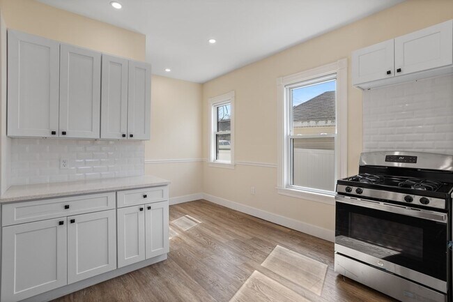 Building Photo - 327 Ashmont St