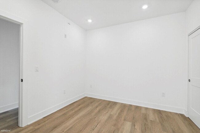 Building Photo - 5 br, 3 bath Triplex - 1834 N 18th St Unit...