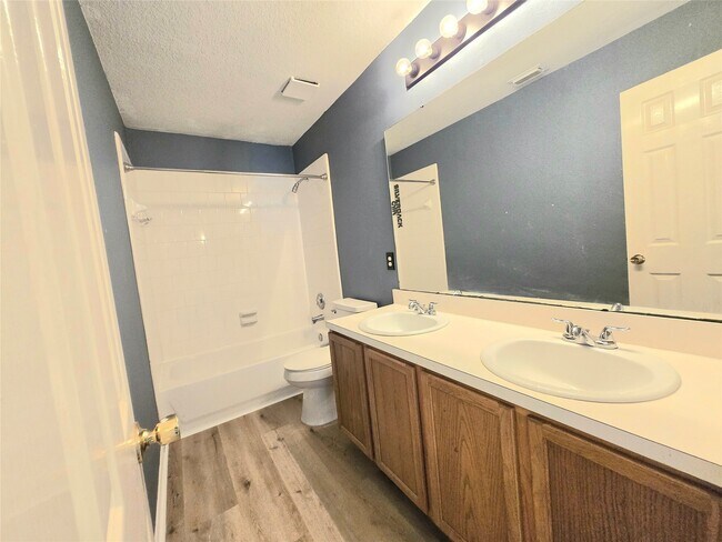 Building Photo - 11918 S Brenton Knoll Dr