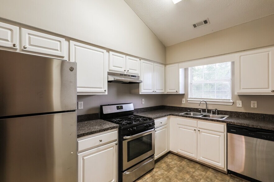 Building Photo - 7719 Briar Forest Ln