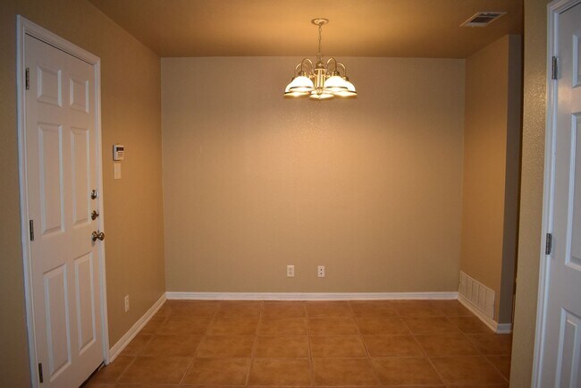 Building Photo - 1600 Nicholas Cir