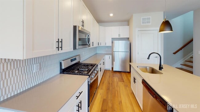 Building Photo - 710 Fernandez Ct