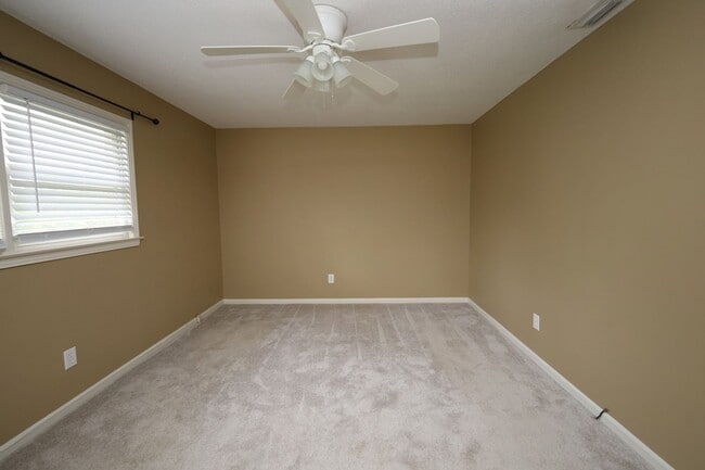 Building Photo - 1209 Linda Dr