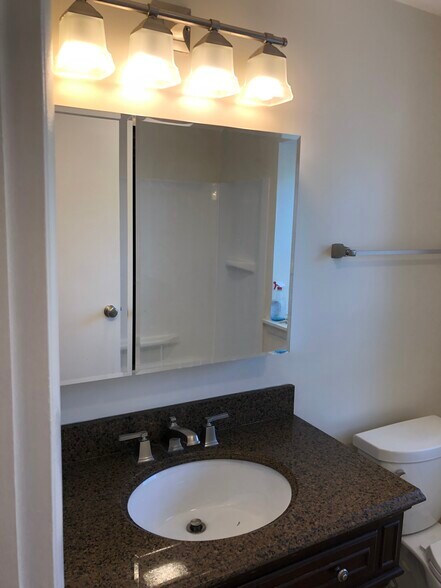 Building Photo - 54 Willowick Dr