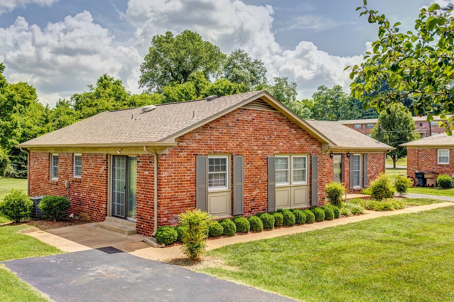 Primary Photo - Jamestown Apartments