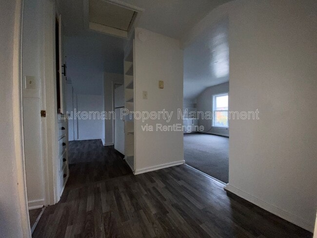 Building Photo - 415-417 W Oak