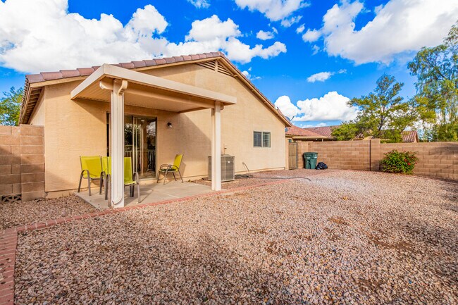 Building Photo - 597 W Casa Mirage Dr