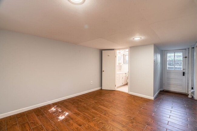 Building Photo - Charming 3 Bedroom Colonial Home in Bethesda