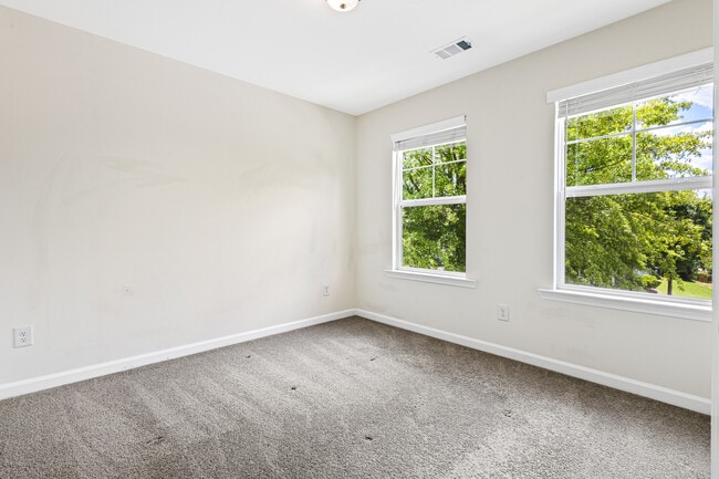 Building Photo - 776 Crestwell Cir SW